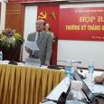 Ông Vũ Văn Hợp, CVP UBND- Người phát ngôn tỉnh Quảng Ninh cung cấp thông tin cho báo chí